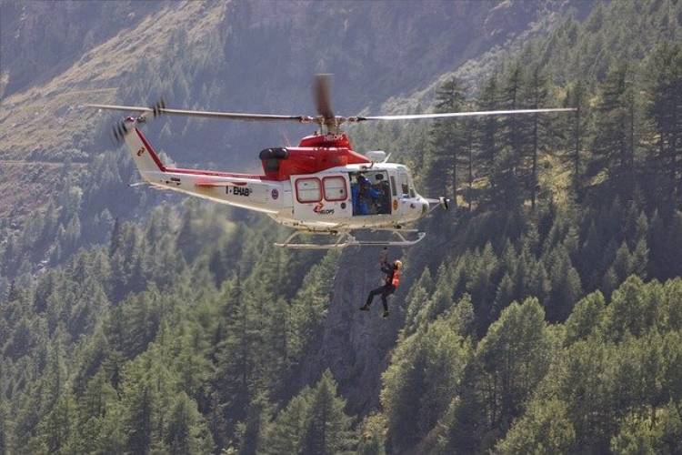 angolo terme coppia precipita dirupo val camonica