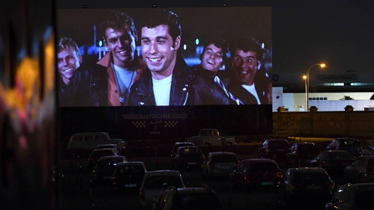 grease polemiche sessismo misoginia omofobia social