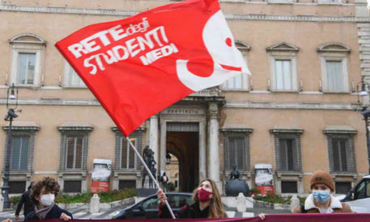 studenti in piazza