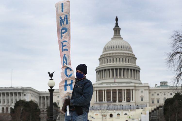 jake lo sciamano arrestato rivolte washington congresso