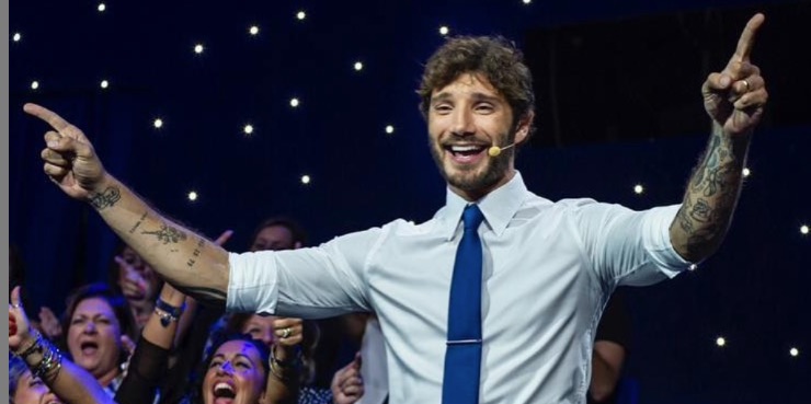 Stefano De Martino torna conduttore