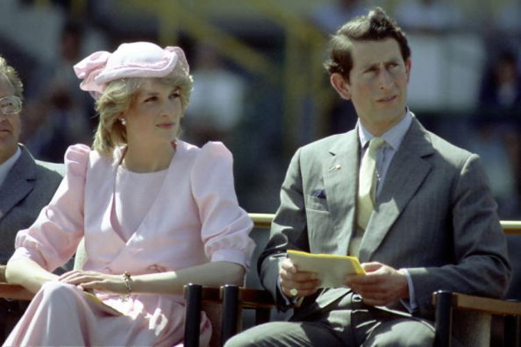 lady diana principe carlo fidanzamento quarantesimo anniversario