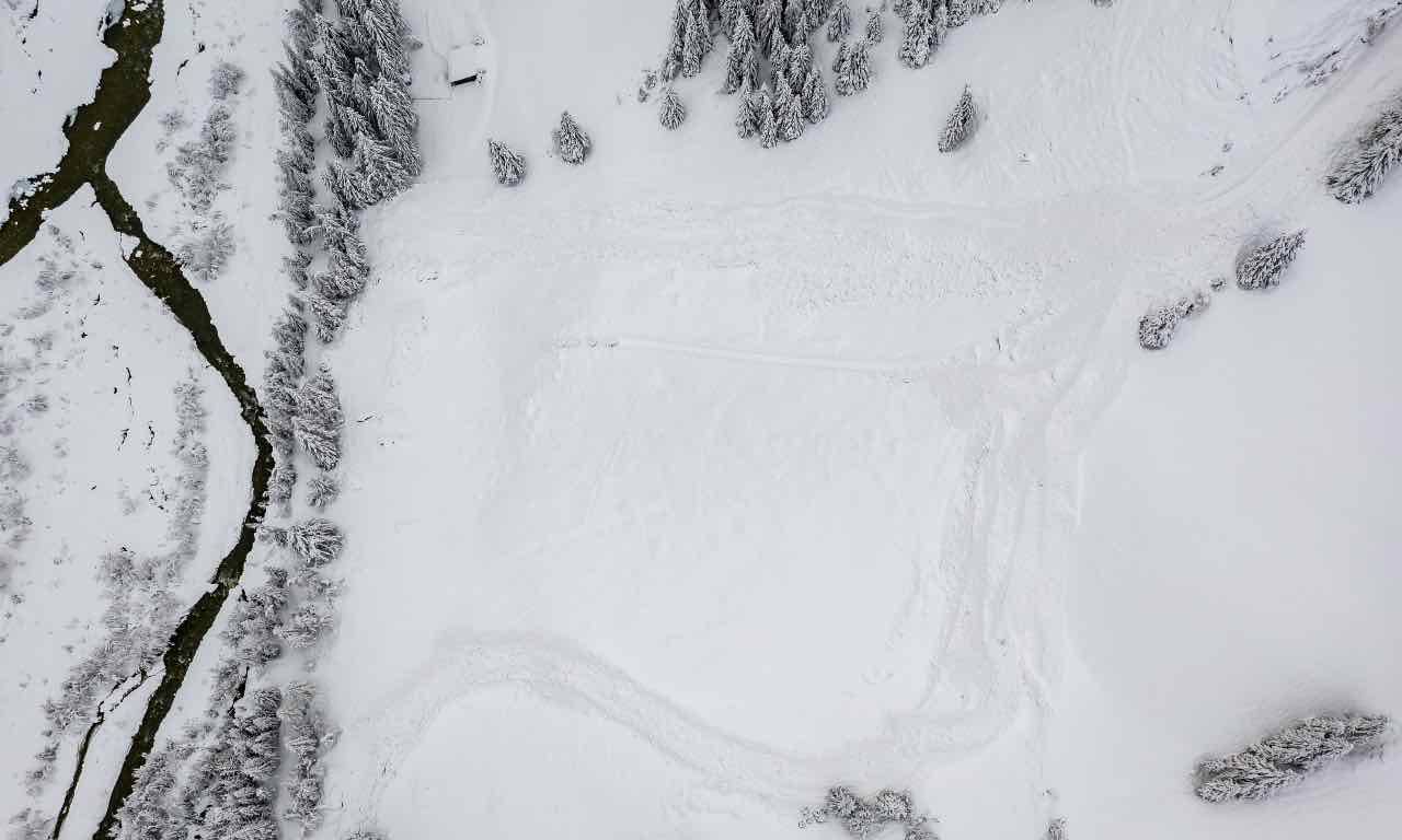 valanga di neve nel cuneese