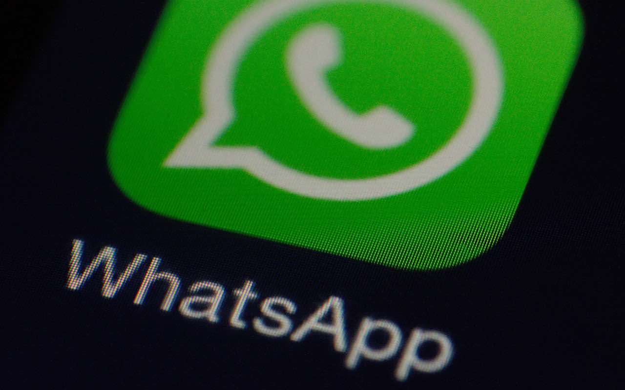 WhatsApp a pagamento, messaggio fasullo che sta spaventando gli utenti