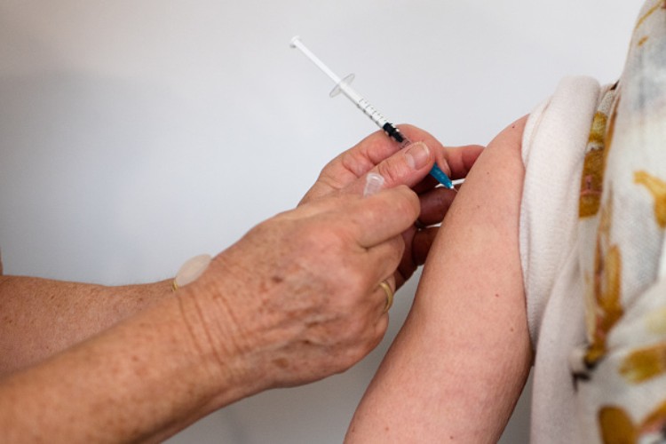 Vaccini somministrazioni record