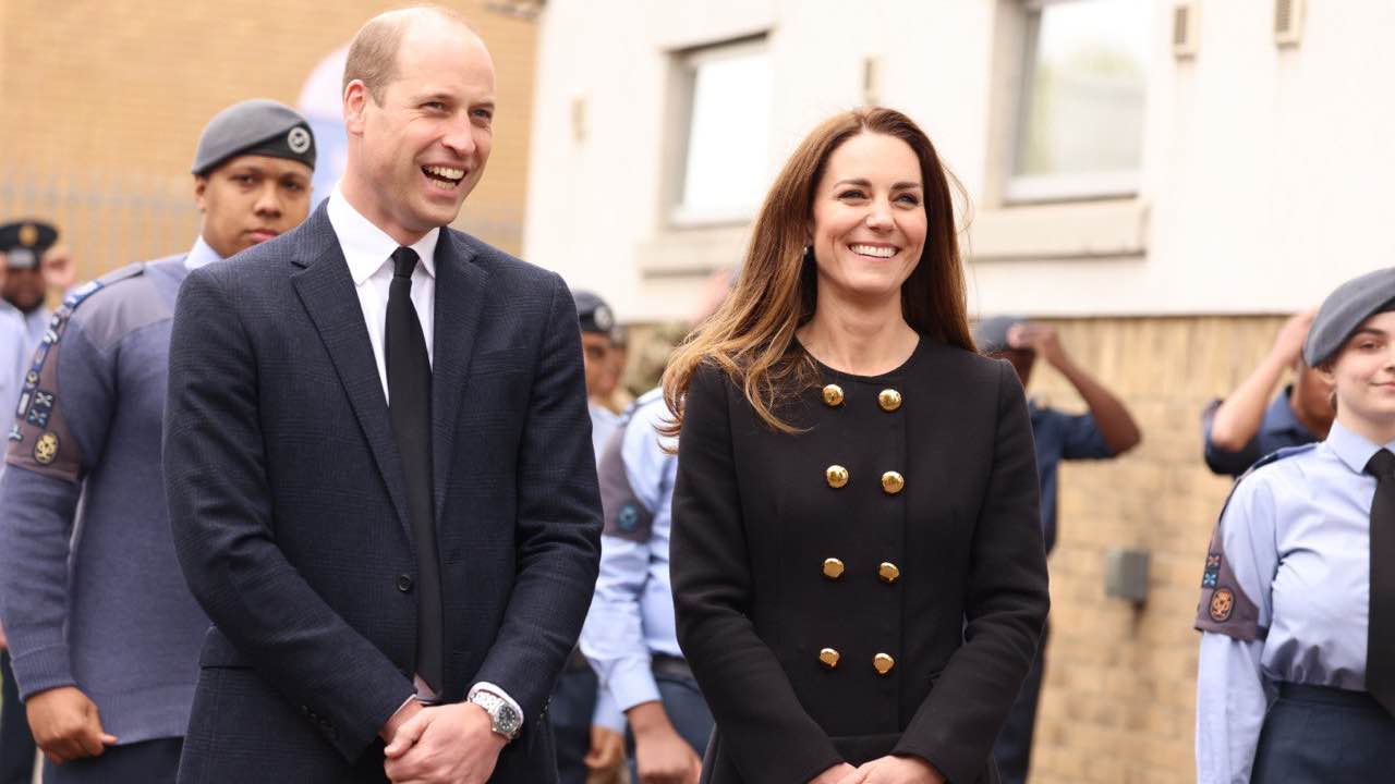 Kate william duchi cambridge foto anniversario collana