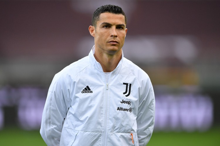 cristiano ronaldo lancio maglia polemiche juventus genoa