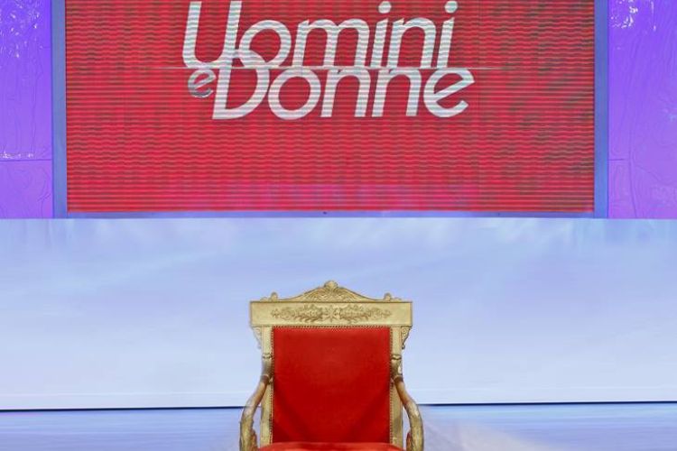 uomini e donne scontri studio tina cipollari