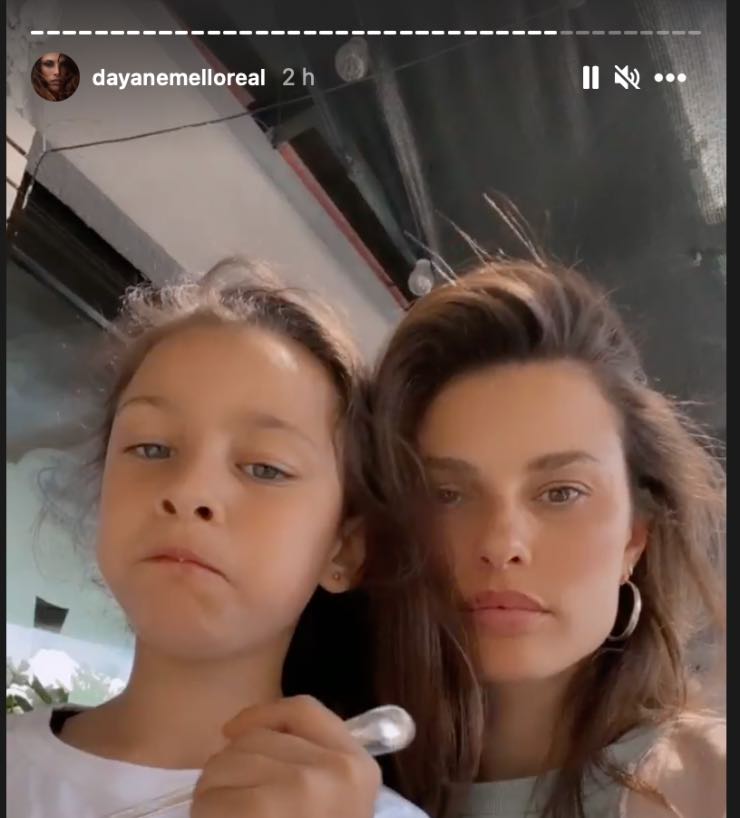 Dayane Mello con la figlia