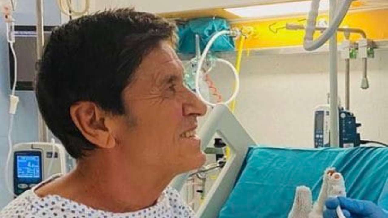 gianni morandi aggiornamenti salute incidente incendio mano