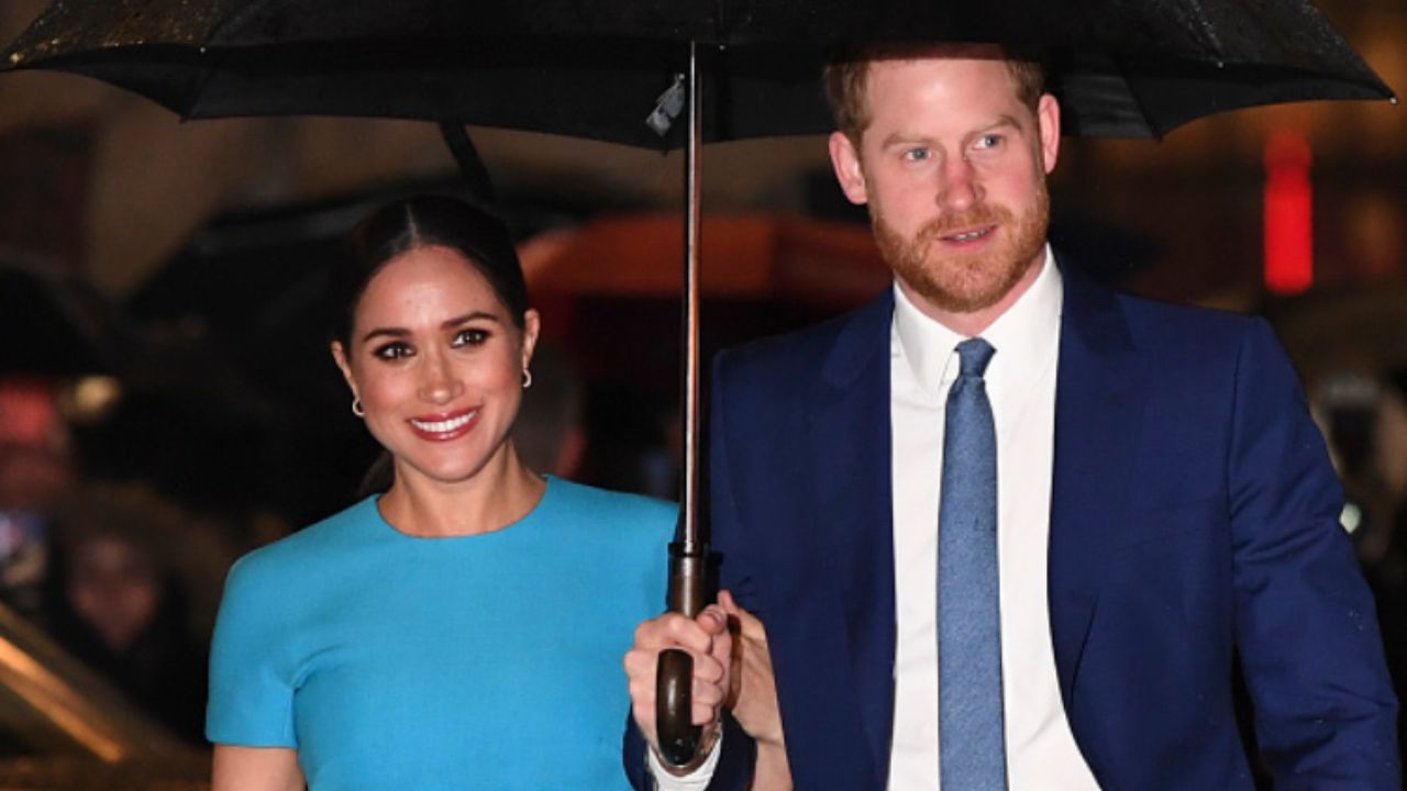 royal family elisabetta II meghan markle