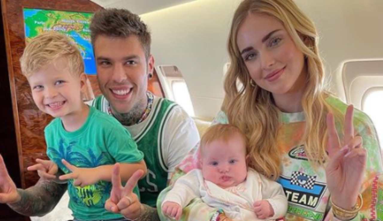 Chiara Ferragni Fedez lusso yatch villa Sardegna vacanza