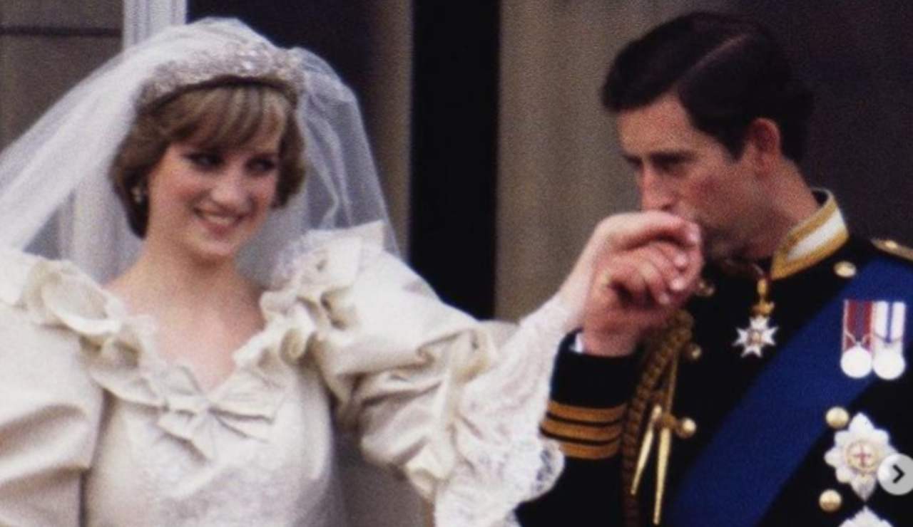 principe Carlo Diana matrimonio reale glassa torta asta