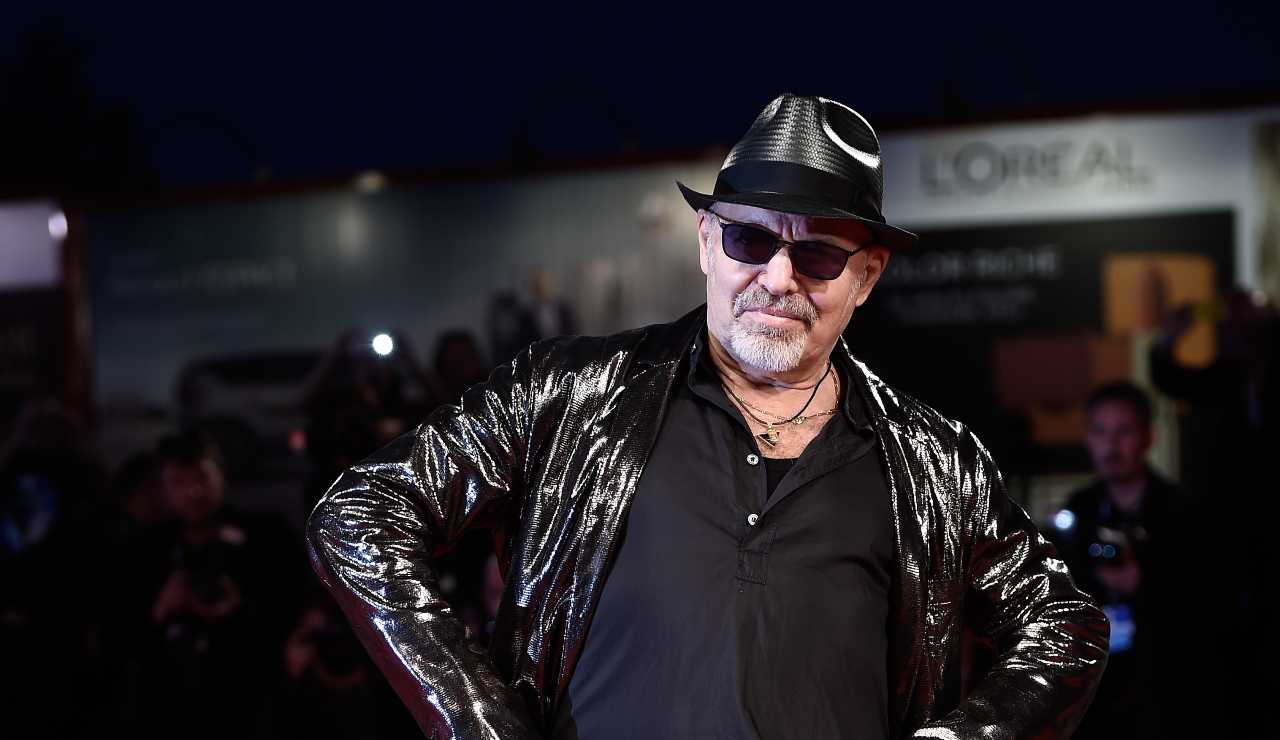 Vasco Rossi incidente vita spericolata spalla lussata bicicletta